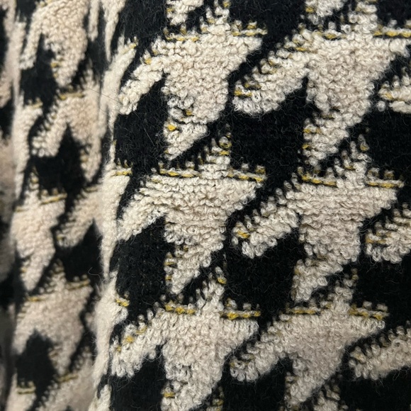 NWT Max Studio Black and Cream Houndstooth Sweater - Picture 6 of 6